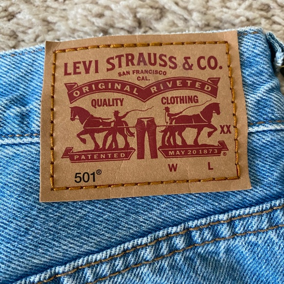 Levi's Women's 501™ High-Rise Straight
Jeans - Lane Change 29 - Picture 4 of 7